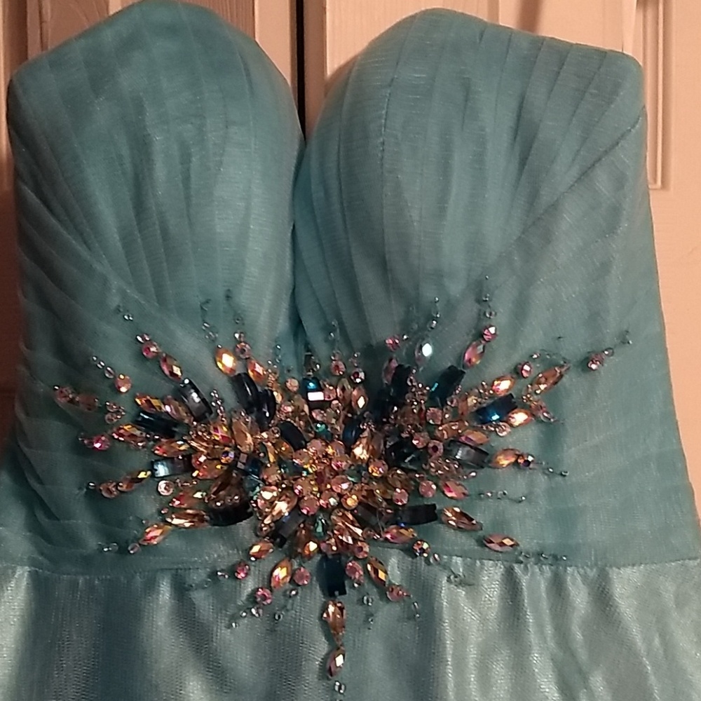 Dress - Picture 2 of 7